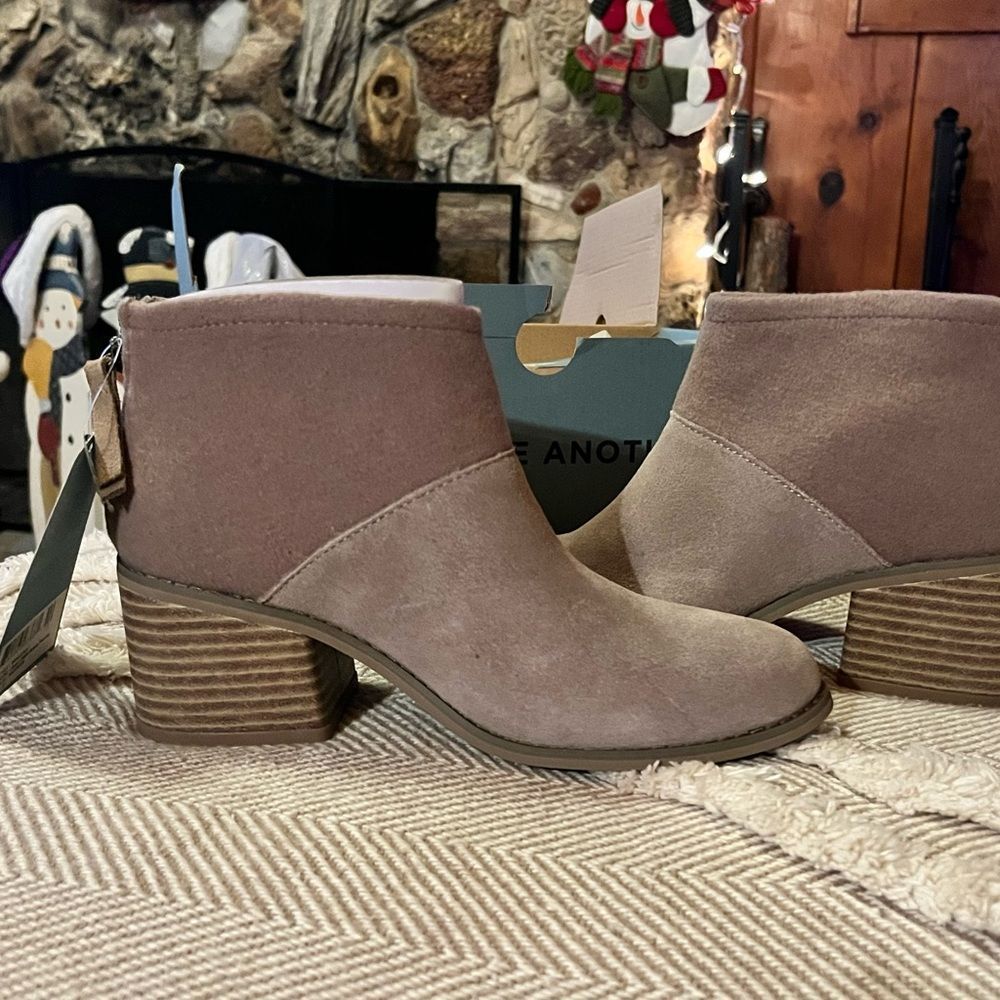 NWT Toms Womens Boots